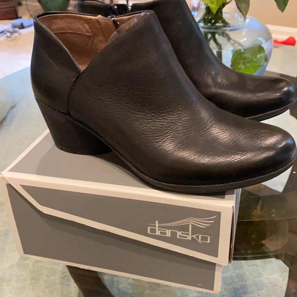 NIB Dansko Raina booties black leather 38